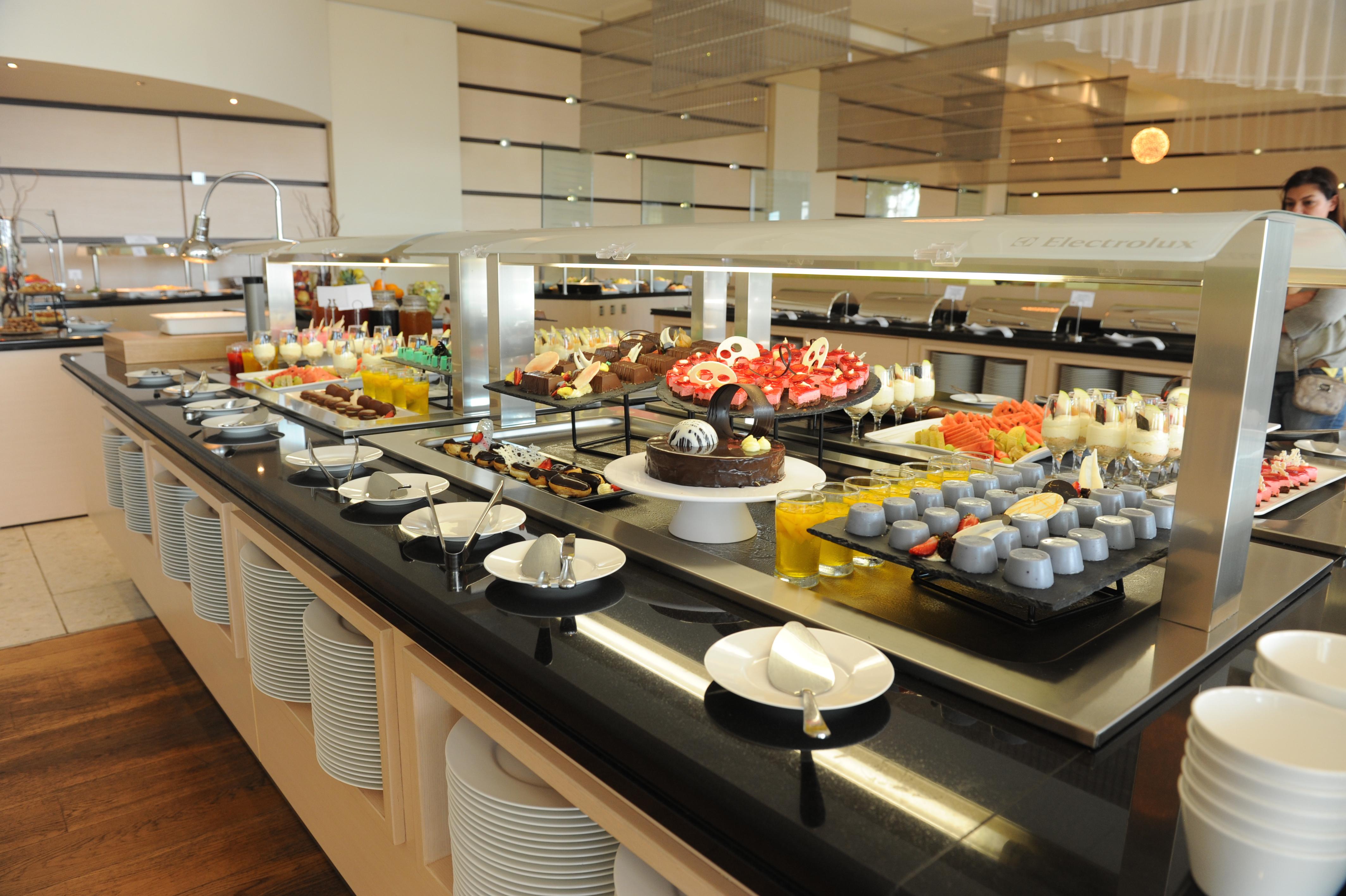 Rodos Palace Hotel Ixiá Kültér fotó A dessert buffet